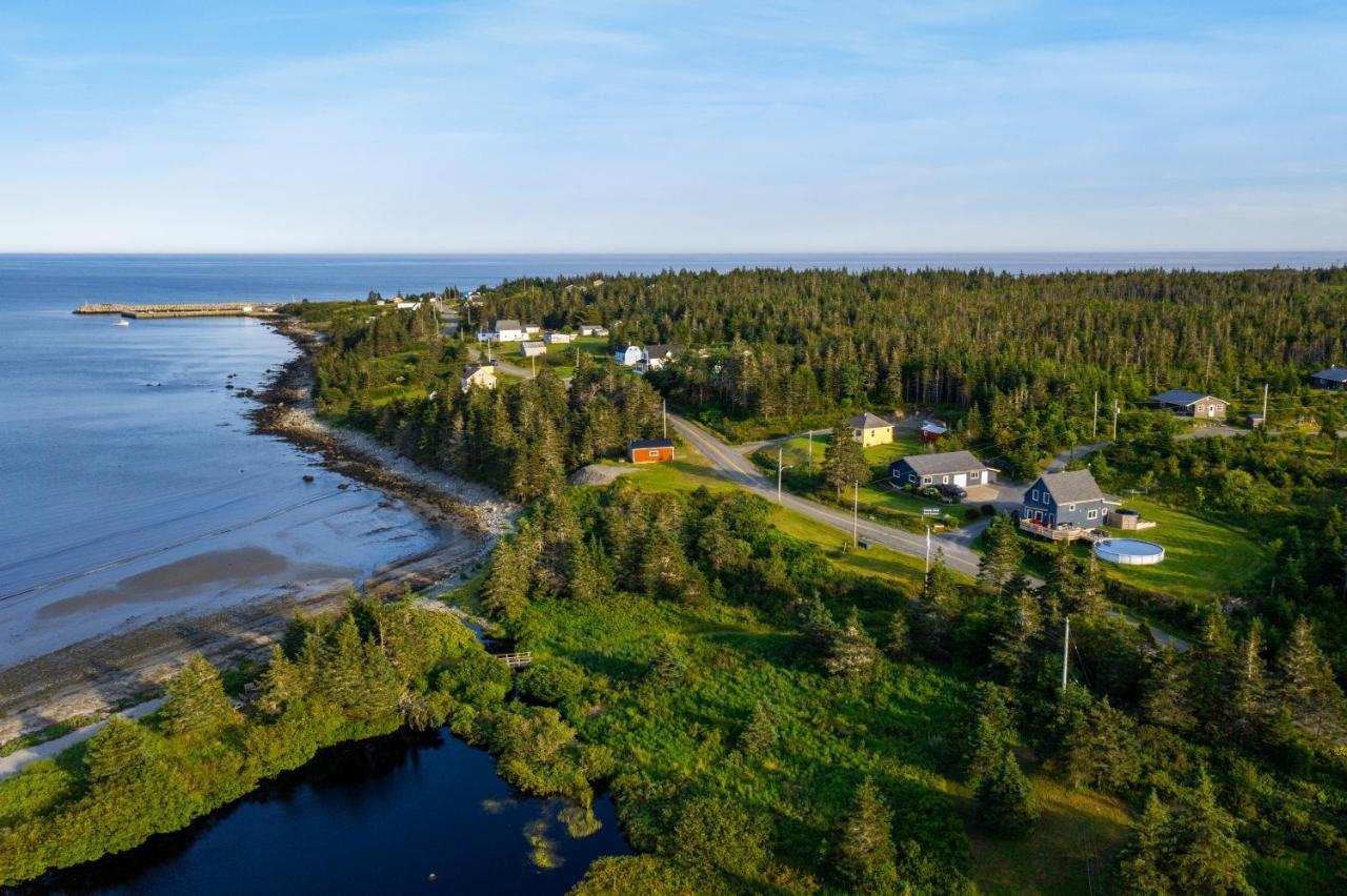 Lonely Rock Seaside Bungalows Larry's River Exterior photo